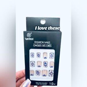 💎🤍💎Fashion Nails - Chic Blue Floral Design